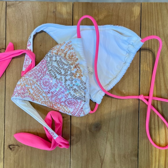 🔥BUNDLE 2️⃣ VS Bikini Tops for 💲18 🌸🌸Victoria's Secret White & Sequins Swimwear - Picture 5 of 5
